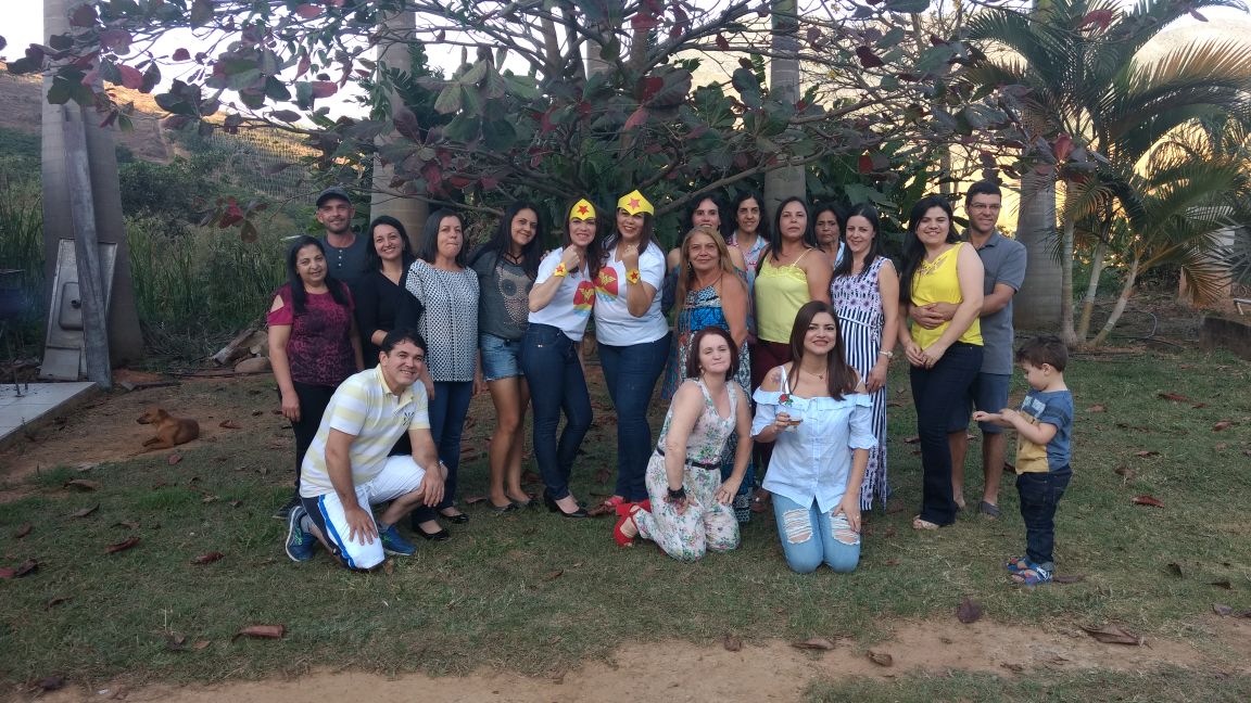 Diretoras escolares são homenageados por alunos e colegas de trabalho